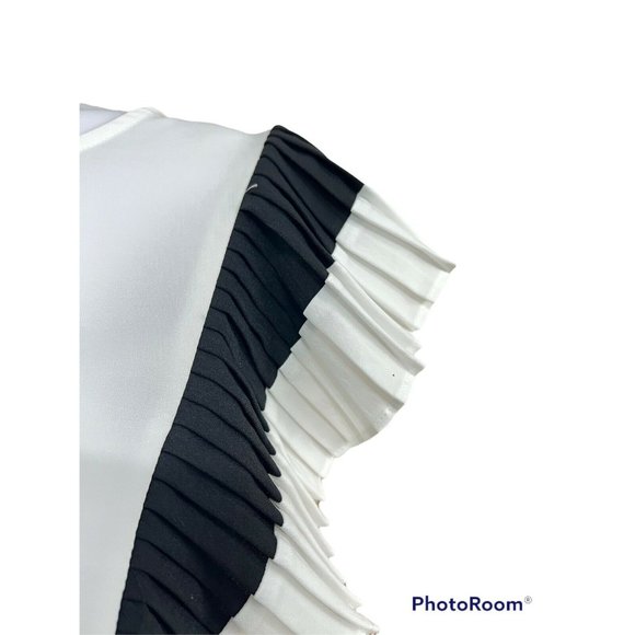 NWT Jealous Tomato Women Top Sz Large White Black Pleated Side Accent Cap Sleeve - Picture 3 of 8